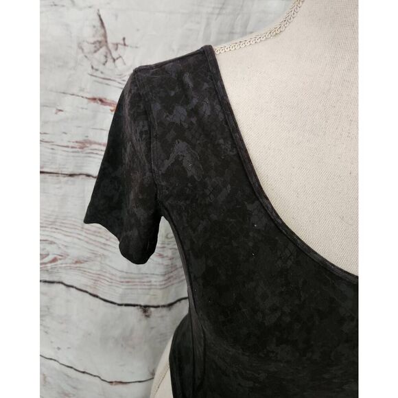 Lululemon Hideaway Camo Coal Align Cropped Tee Size 6 - Picture 4 of 5